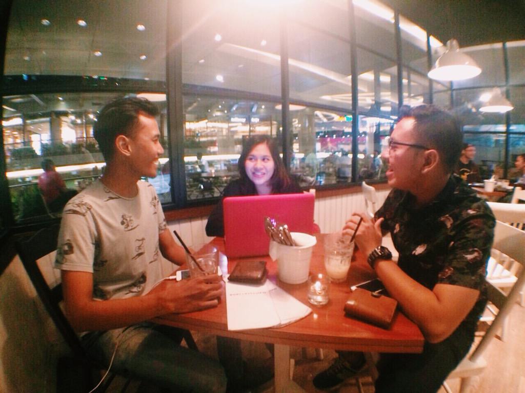 A cup of coffee shared with friends is a taste of happiness. <a href="/kopikitchen/">Kopi Kitchen</a> <a href="/LippoMallKemang/">Lippo Mall Kemang</a> #FoodAndFriendsLMK