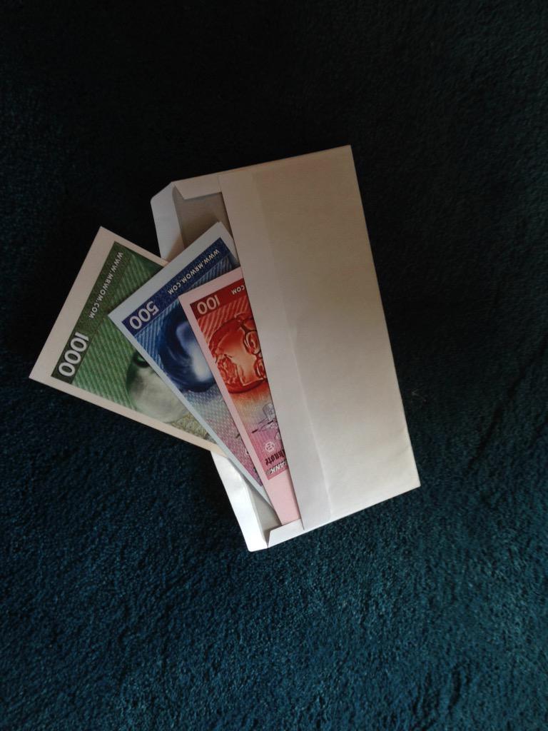 Ich spiele Schnick Schnack Schnuck mit <a href="/MRWOMM/">MR. WOM 🦋 @mrwom.bsky.social</a> auf der #rp15 #schnuckeln