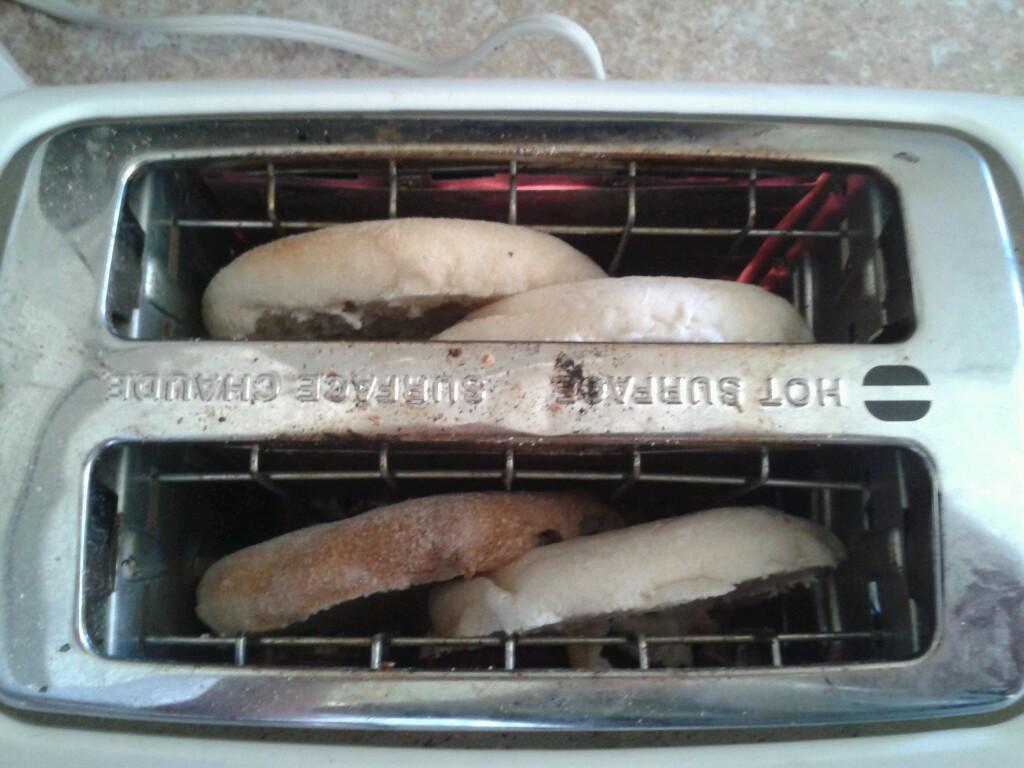 whitesquirrel82's tweet photo. Two english muffins. Two toaster slots. One simple solution. #toasthack http://t.co/oGSScPUspQ
