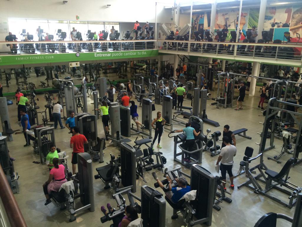 vivo47's tweet photo. Activación #MiSudorDice en VIVO 47 Naciones Unidas. #entrenarpuedecambiartuvida http://t.co/SUXLK0li7P