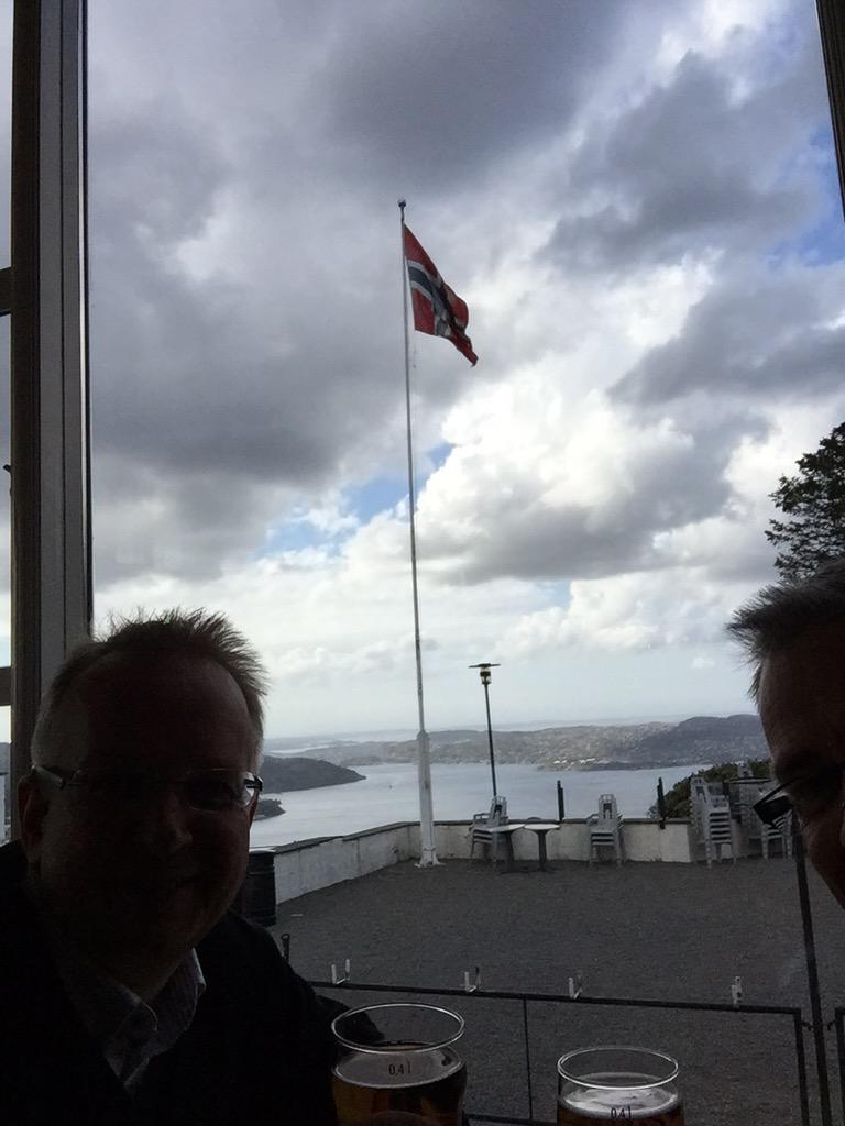 LageRolstad's tweet photo. #wos2015 Noen sa det skulle ligge en Esso stasjon her oppe 👍👍 http://t.co/qREN4Ttc5c