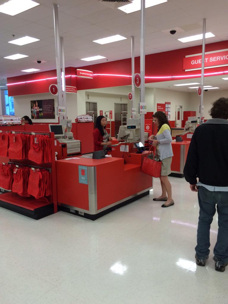 mariahmonnens's tweet photo. Thanks @LeahNel2 for helping our guests check out #ETLAP #G199guestfirst #VIBE@1374 @MurrayWWilliams @pear_laura http://t.co/lyRsuMDO0X