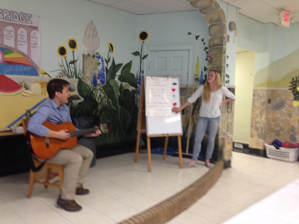LLBPrincipal's tweet photo. Mr Suhr and miss bass teaching the pto about primary colors. http://t.co/vpoN0e8vE4