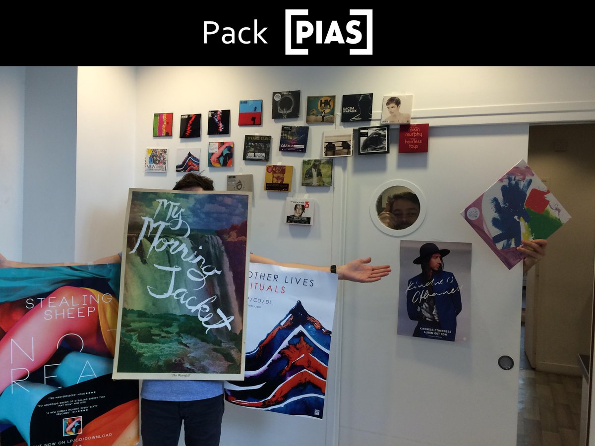 piasfrance's tweet image. Follow + RT pour gagner votre #PackPias 5 affiches, 17 CDs, 4 singles, 1 vinyle &amp;gt; po.st/PackPiasMai