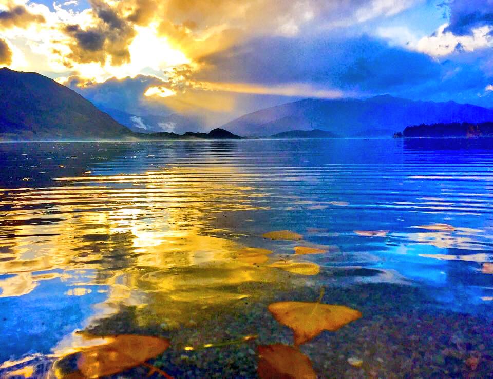 “<a href="/wanakasun/">Wanaka Sun</a>: #MeanwhileInWanaka at #Sunset tonight thewanakasun.co.nz #Autumn <a href="/lakewanaka_nz/">Lake Wanaka Tourism</a> ”
