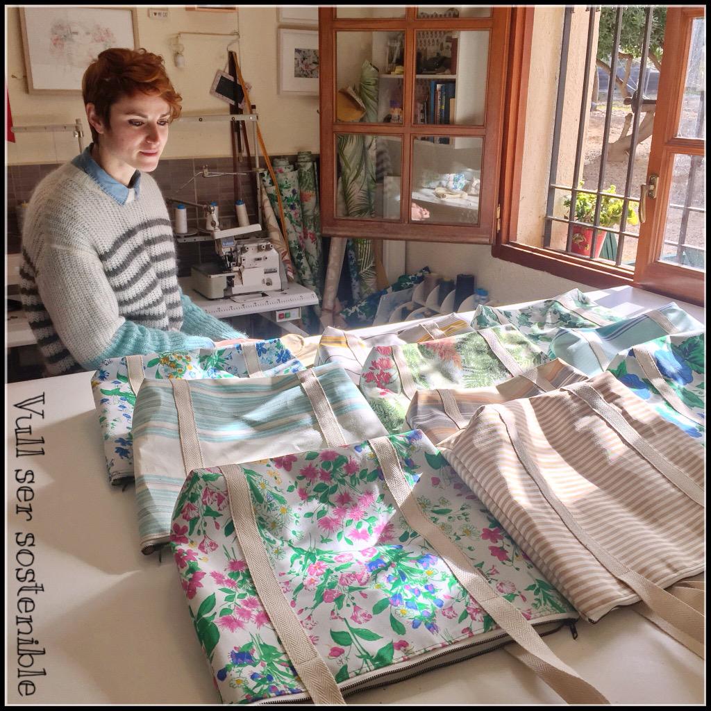 vullsersoste's tweet photo. 🍊http://t.co/Jc1pvklwj8🍊 Descubre la casa-taller de Numon Bolsos, Accesorios, Complementos Veganos con historia!! http://t.co/UPQUlWd9Qt