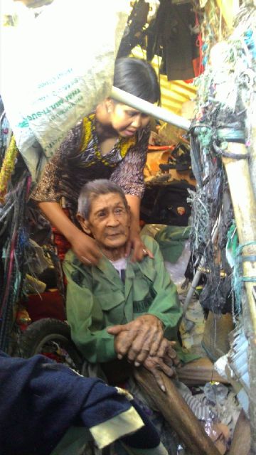 Kondisi Kakek 97thn Mantan Hansip Hidup Dengan Kondisi Memprihatinkan <a href="/RadioElshinta/">Radio Elshinta</a> Pisanganbaru, Matraman, Jaktim