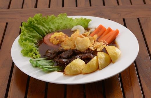 Nih cobain steaknya orang solo... Cuma ada di @esbajakbintaro  | Ruko Keb.Arcade, Bintaro sek 7 | (021) 74870791