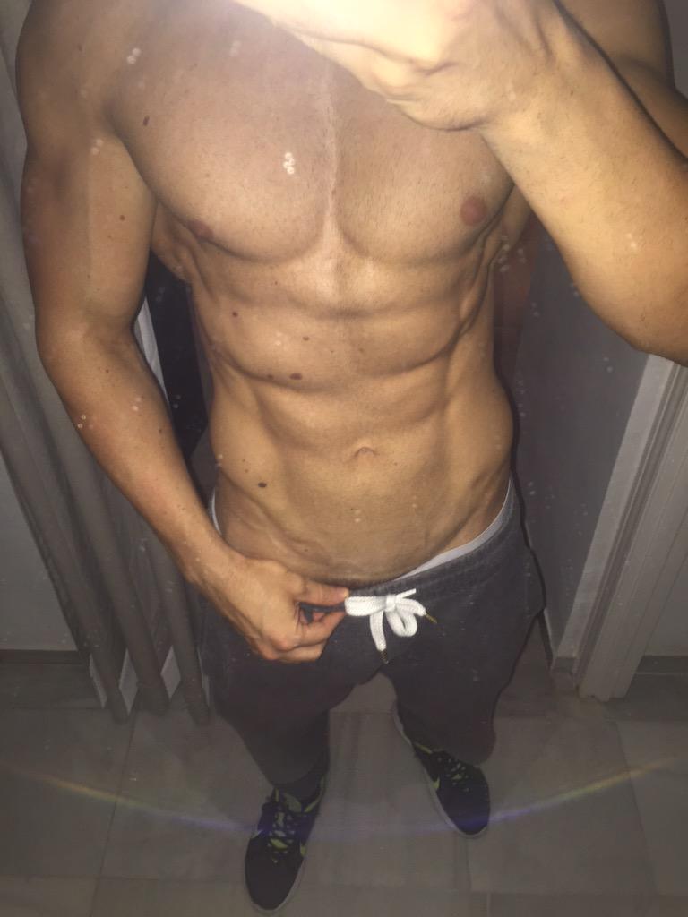 peet_rothwell's tweet photo. 11 days out, last Re-Feed then deplete down to Tuesday!!!! #BodyPowerExpo #usnclassic #mensphysique http://t.co/pJGMxEU74u