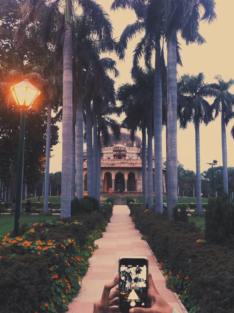 shivbhasin2's tweet photo. Evening walks in #lodigarden #Newdelhi #sodelhi @SoDelhi #symmetry #delhighted #history #socalitynewdelhi http://t.co/JH8nJswJdt