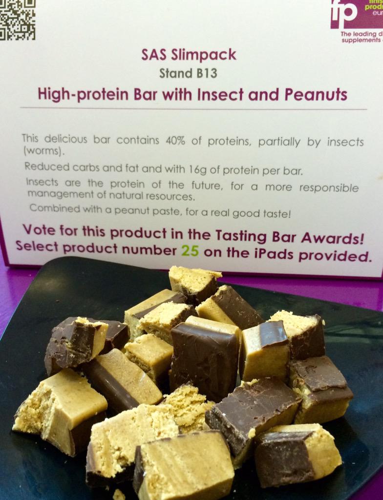 AnaCDay's tweet image. Getting some 🐛🐛 #insect-based love 💚💚 at @VitafoodsEurope testing bar Thx  @GetSharp_eu #VFE15