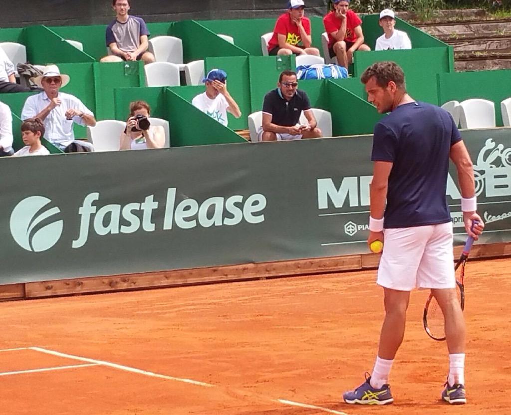 Fast_Lease's tweet photo. Victoire de Paul Henri Mathieu hier sur le central à l'Open 🎾 #ODPA15 #opendupaysdaix #FastLease #AixMaVille http://t.co/iOyaLSilJR