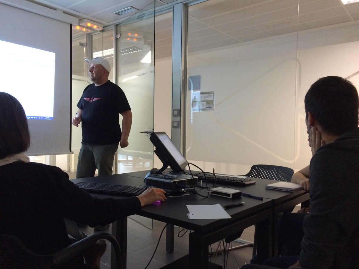 BEHAR ZERBITZUAK , Asesorando  y acompañando al comercio Donostiarra.
Sesiones de formación Edificio PI@ Donostia.