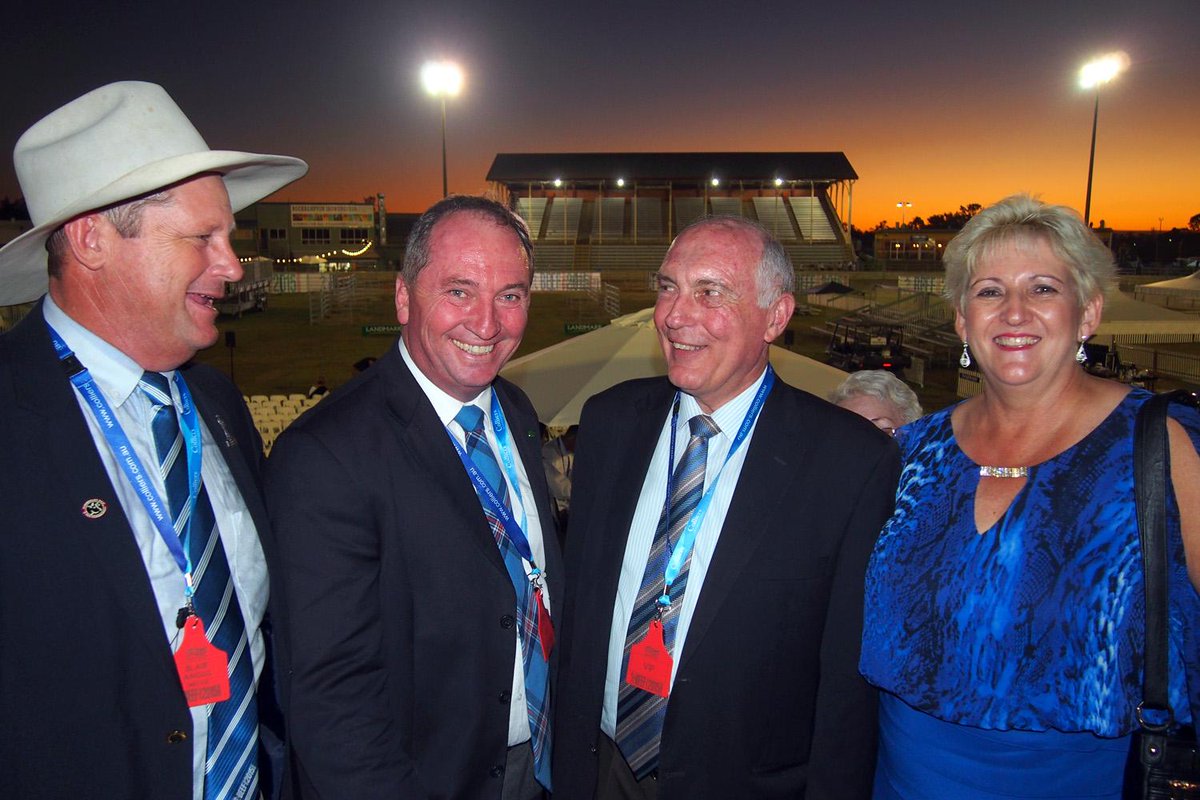 KatieMcRobert1's tweet photo. I think I got the shot. #BeefAus2015 @BeefAustralia @Barnaby_Joyce @mthomsonCIC @qclnews http://t.co/T1PjDr3zid http://t.co/ZVdo1fT4Yr