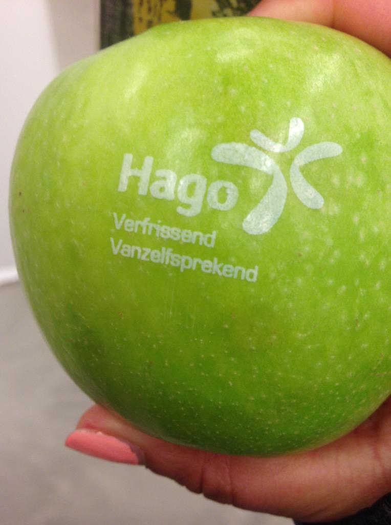 Ghezallie's tweet photo. Got free apple @UvA_Amsterdam from @schoonmaken #food #tasty #StudentLife http://t.co/sUsM6YNwen