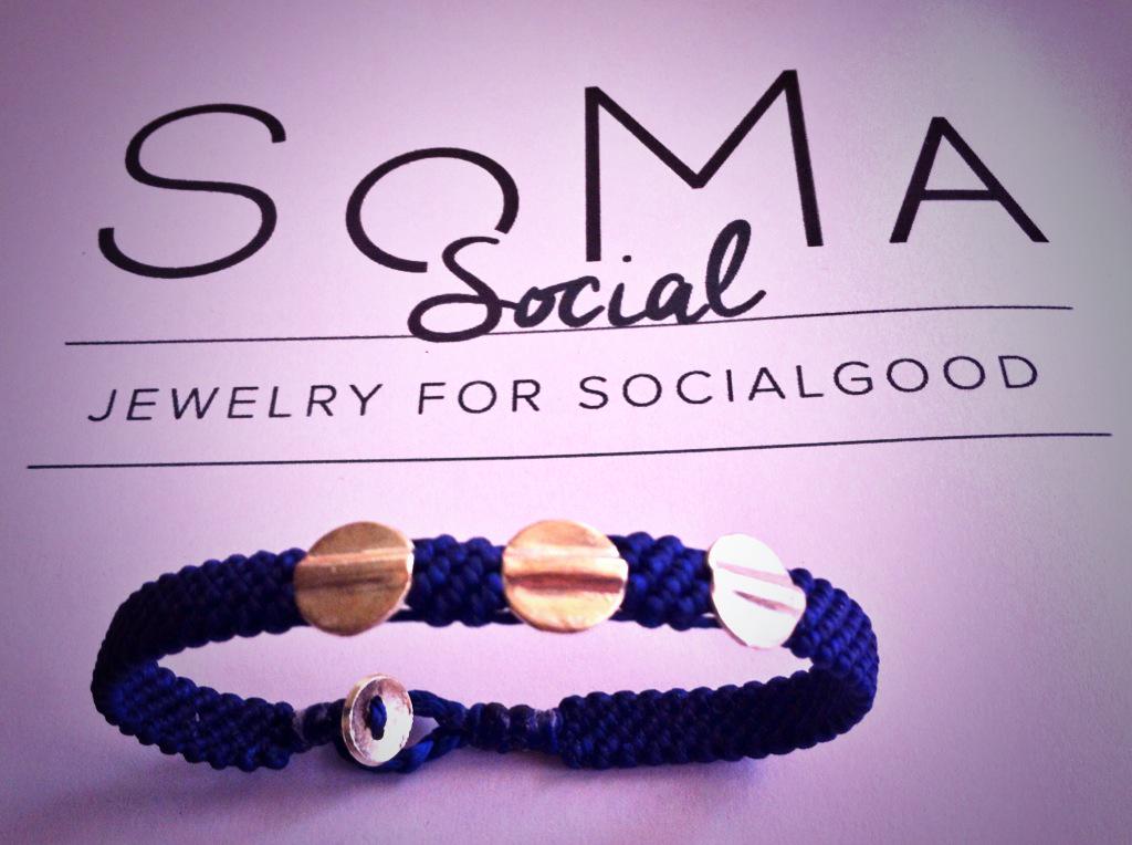 SoMaJewelry's tweet photo. A closer look at the @SoMaJewelry navy #blue #handmade #bracelet with #silver #beads 💙 #SoMaSociaL #Jewelry #Thailand http://t.co/OfrWz2ee52