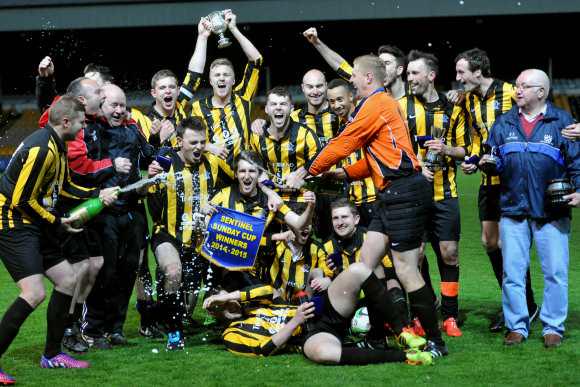 JimHannah1's tweet image. PHOTO GALLERY: @Shamblers_FC celebrate winning the Sentinel Sunday Cup
goo.gl/2dHxQG