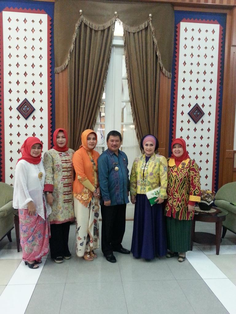 dekranasdagarut's tweet photo. Harapan kami Dekranasda Kab. Garut bisa hadir dan memberikan angin perubahan bagi pelaku industri kreatif fi Garut http://t.co/AmeL70kcOF