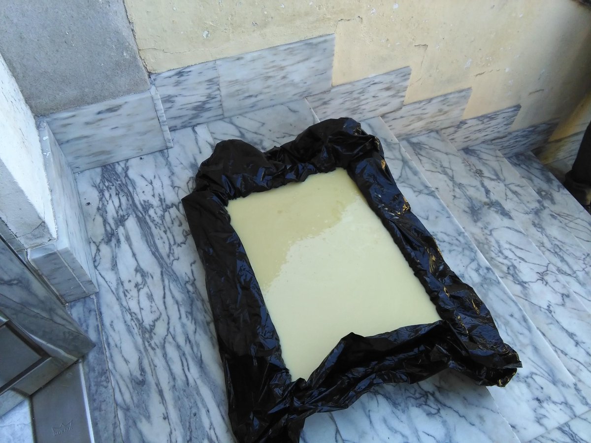 aprendizextlade's tweet photo. Mañana de reciclaje. Reutilizamos el aceite usado para realizar jabón (sensibilización medioambiental) http://t.co/ZHGgEgFW36