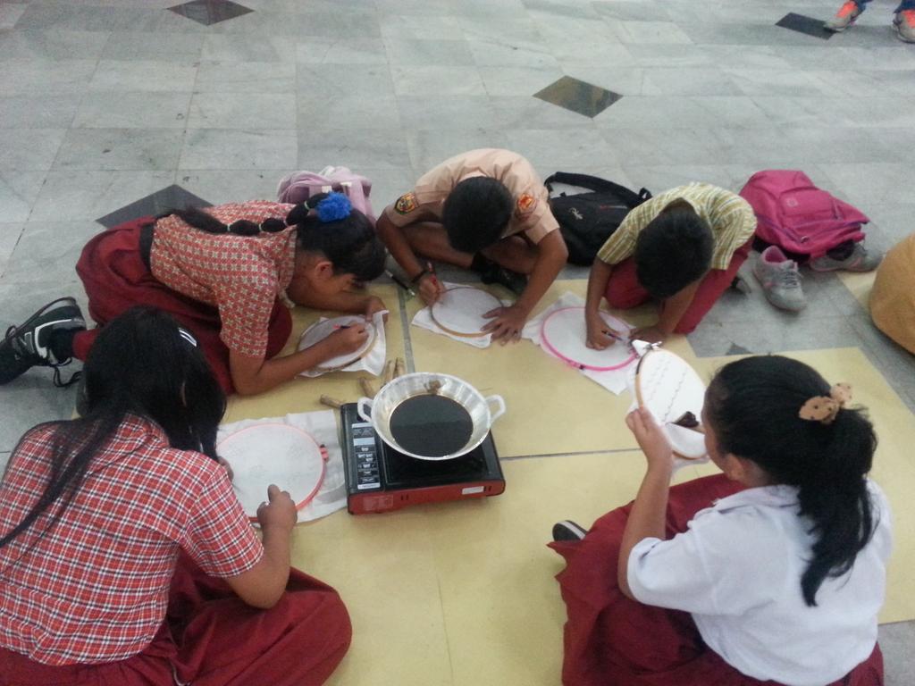 dekranasdagarut's tweet photo. Acara ini juga di isi oleh kegiatan kreatifitas anak anak berupa lomba membatik dan mewarnai #DCE #DPM http://t.co/jB9jMVuGtJ