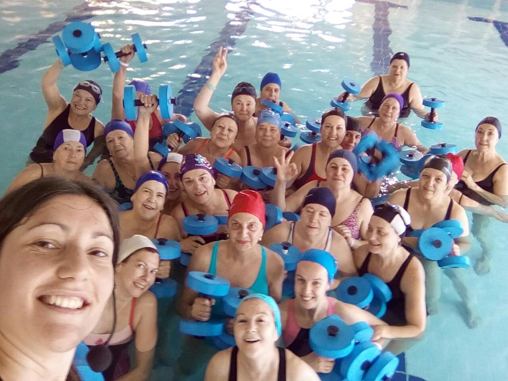 karhevalol's tweet photo. @cdVictoriaJaen #selfie #acuagym #campeonas!! #bonitas!! http://t.co/3c30yeWHR5