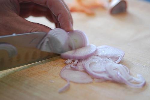 IHSindonesia's tweet image. Sliced adalah jenis potongan dalam memasak dengan teknik mengiris, baik tipis atau tebal. #ChefBasics
