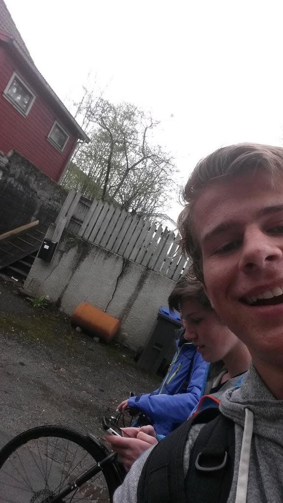 danielsen_b's tweet photo. #gym next @EirikEiriklken http://t.co/zPSM2VooWT