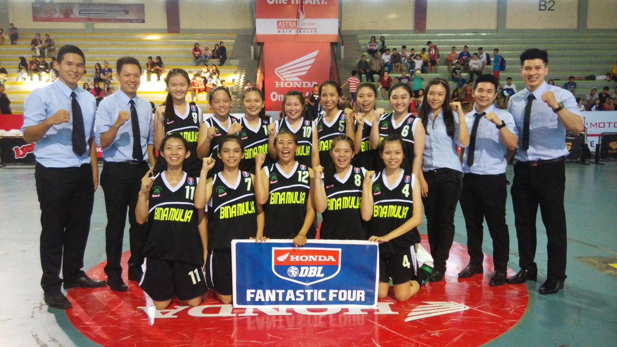 DBLpontianak's tweet photo. Dan..yang keren tim putri Bina Mulia juga masuk ke Fantastic Four #HondaDBL2015 .. Selamat! http://t.co/xFMGaKg35f