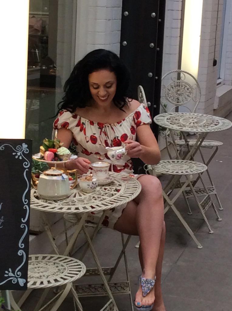 StickandRibbon's tweet photo. Afternoon tea too!  @NottsToday @missforest_fens @CaBellaBoutique  @AlmostFamousLdn #photoshoot #pamperday http://t.co/wxDgyivyne