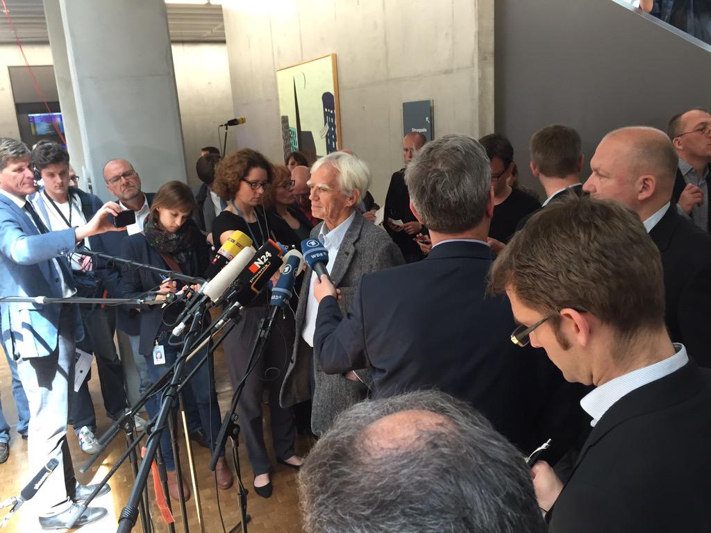 GordonRepinski's tweet photo. "Ich habe mir gerade neue Akten angeschaut, da sind leider diese Listen nicht dabei" @MdB_Stroebele #BND #nosurprise http://t.co/RZ5joiU8NV