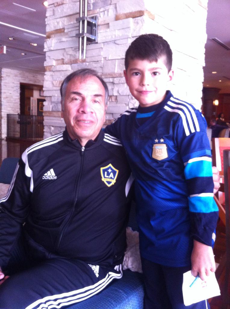 10humito's tweet photo. Got a pic with x coach of USA soccer and Coach of la Galaxy http://t.co/mzaOSriA9t