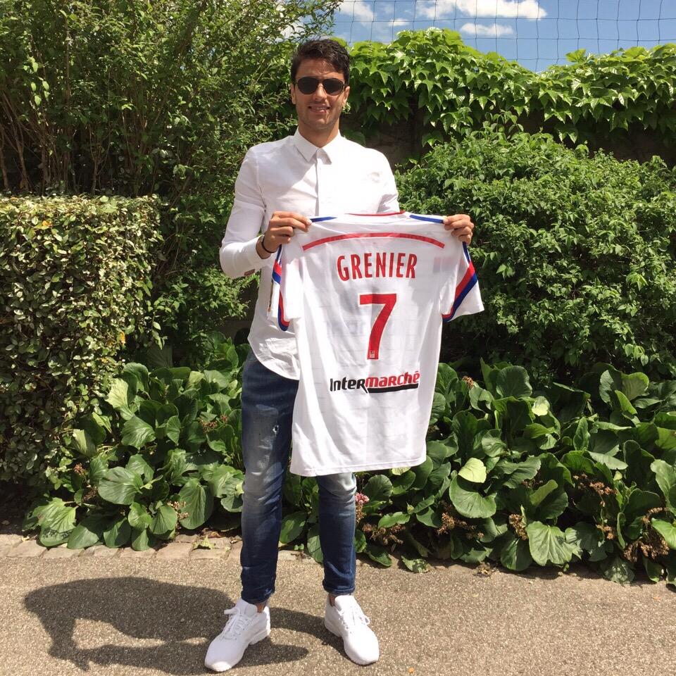 clemgrenier's tweet photo. RT et suis-moi pour tenter de gagner mon maillot dédicacé! Résultat dans 48h! À vous de jouer 😉 #TeamOL #TeamCG7 http://t.co/xPj2fITNrB