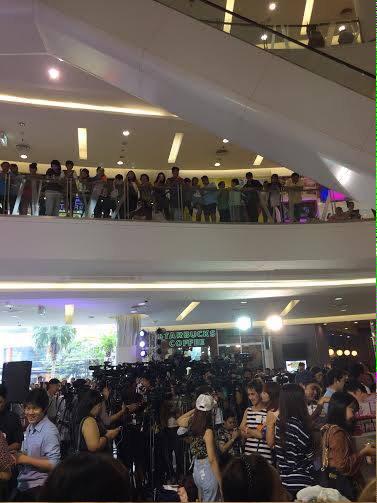 Onlyjamesji's tweet photo. บรรยากาศคึกคัก #scotchpuree #supremecomplex http://t.co/bGt1wm5Pfs