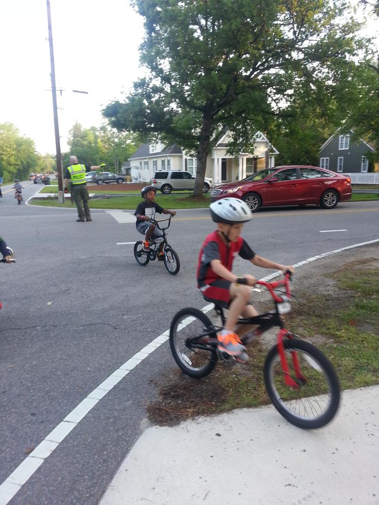 PierGina's tweet photo. Bike to school day was a success! @ashlee_ciccone @mharms7 http://t.co/H3h3bpxM3o