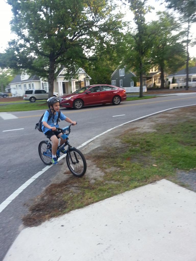 PierGina's tweet photo. Bike to school day was a success! @ashlee_ciccone @mharms7 http://t.co/H3h3bpxM3o