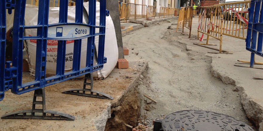 Veolia_Cat's tweet photo. Portem a terme la renovació de la xarxa de #clavegueram al Camí Nou de Caldes d'Estrac @ajcaldetes http://t.co/BrVHTOVEm5