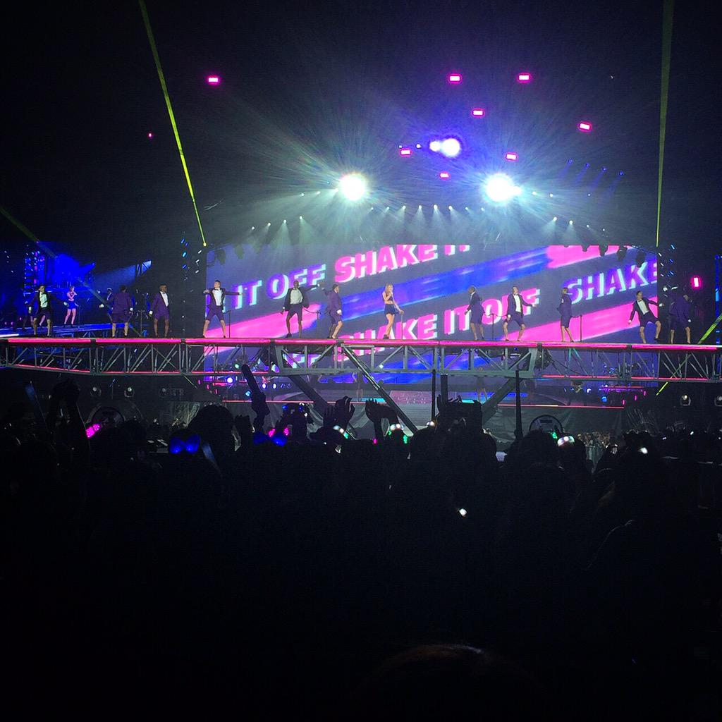 TSwiftNewsJP's tweet photo. 最後の曲は「Shake It Off」で盛況に幕を閉じました✨ 素晴らしいパフォーマンスを、ありがとう♡ http://t.co/C5YGtu1OtM