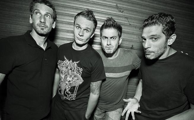 punkadeka's tweet photo. VideoDocumentario per gli OMINI VERDI - http://t.co/6GWBwExvMj #punkadeka #punk @ominiverdi @Indieboxmusic http://t.co/WCbir6ySaI