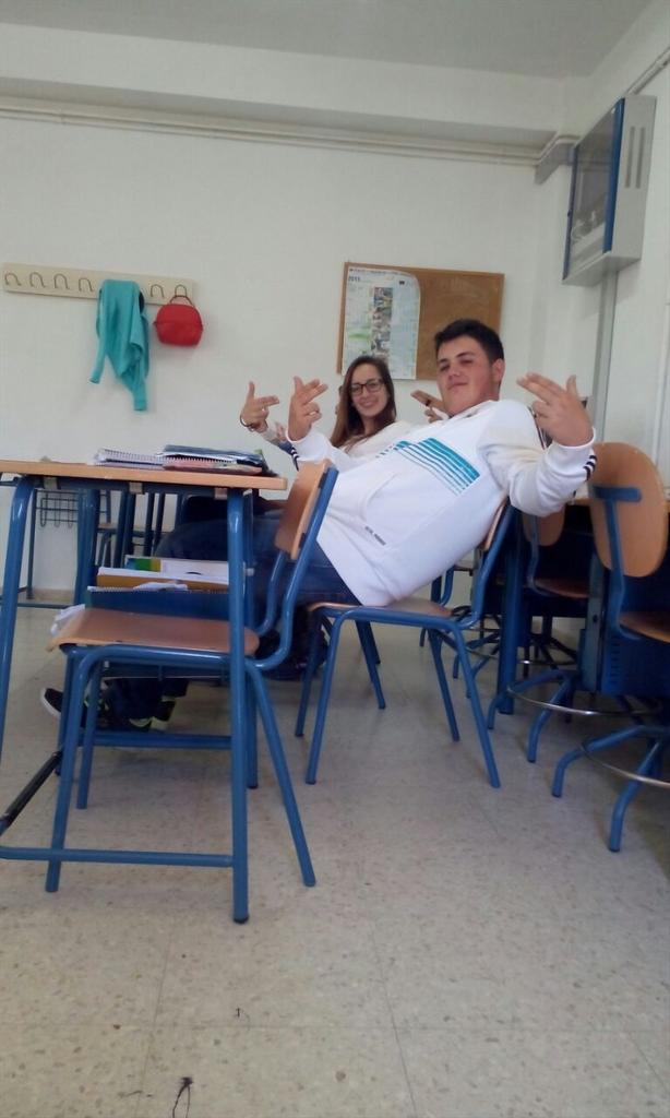 CarmeenPizarro8's tweet photo. Son canis pq pueden xdxd✊ http://t.co/pLf10sDk0H