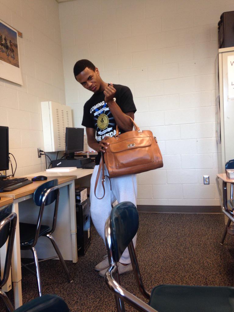 Marrvvv__'s tweet photo. When someone says your Michael Kors is fake! http://t.co/OrZ6wyWHNm