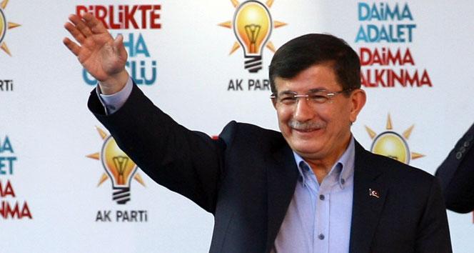 Medya_Sondakika's tweet photo. Davutoğlu: ” HDP milletimizi ortak değerlere yabancılaştırmaya çalışıyor ”
http://t.co/mN9RarQod3 http://t.co/piYhQbDHjQ