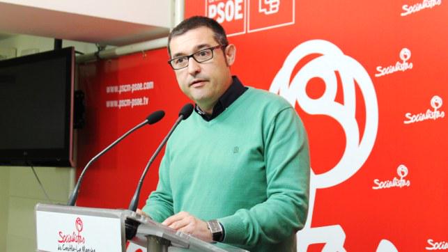 24clm's tweet photo. PSOE exige dimisión de Tizón ante su presunta implicación en las cuentas opacas del PP http://t.co/PWj31djr6T @24clm http://t.co/zo01KazW6l