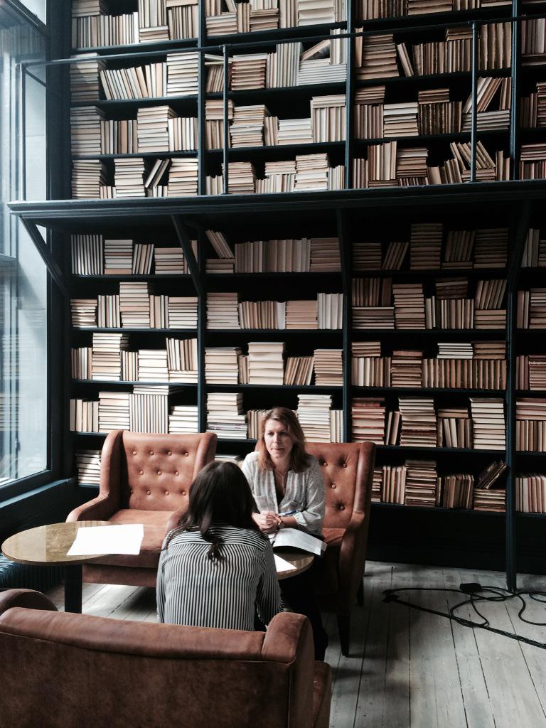 KajsaDahlsten's tweet photo. Har alltid gillat bibliotek. @CarolineDomeij och @ilmacaprnja förbereder sig inför årsmöte med @handelskammaren http://t.co/FLpN0qOamI