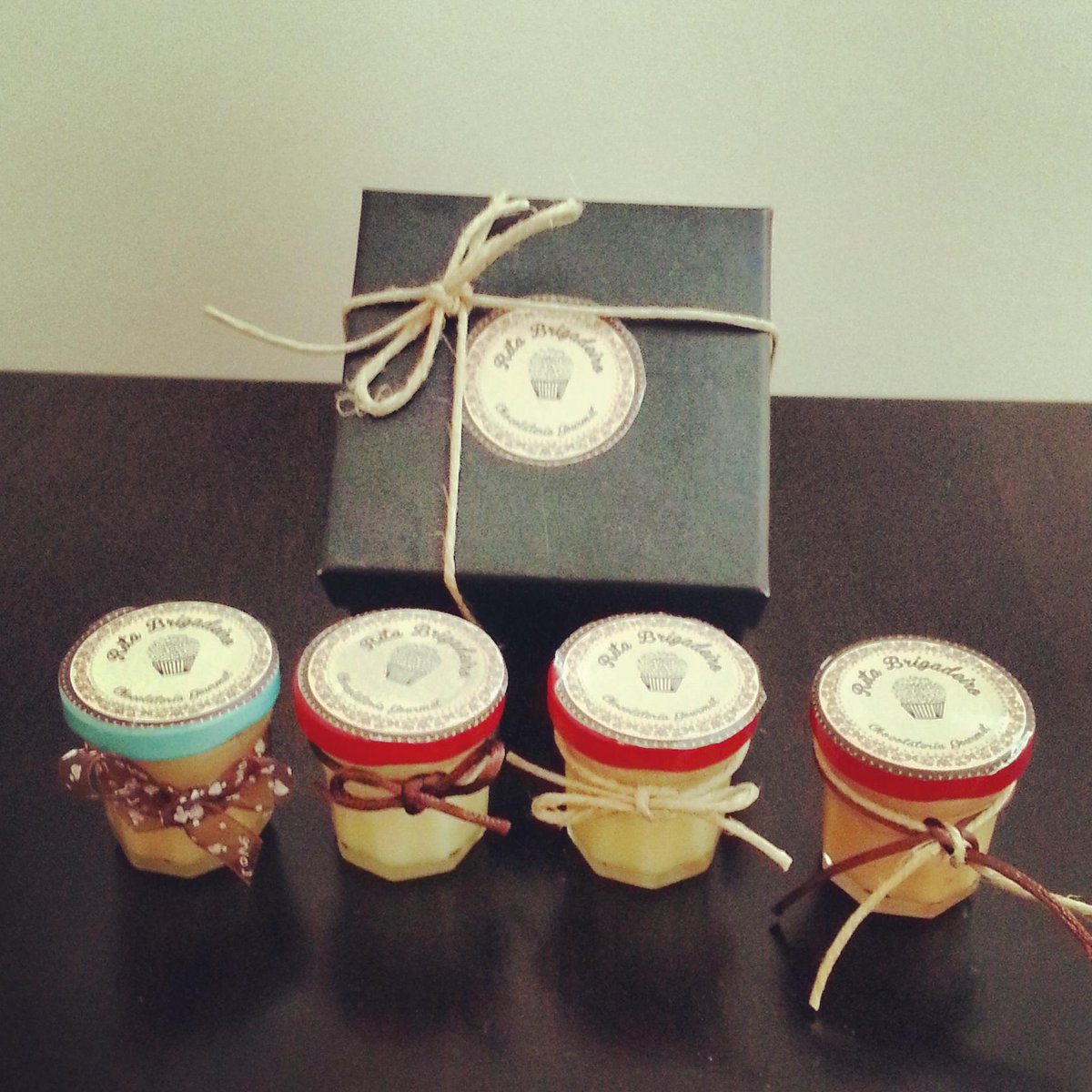 brigaderiaesp's tweet photo. Brigadeiros para tomar con cuchara! 
Todos los sabores disponibles
4 unid + caja premium x 7€

http://t.co/t4wCKV0ndR http://t.co/YyTbm8xVpx