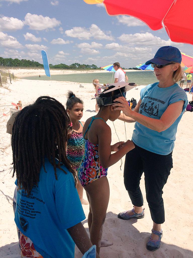kitnerl's tweet photo. Wonderful field trip. Beautiful weather. Beautiful beach. #discoverycenter  #cherrystreet http://t.co/8vgJ5RKVrh