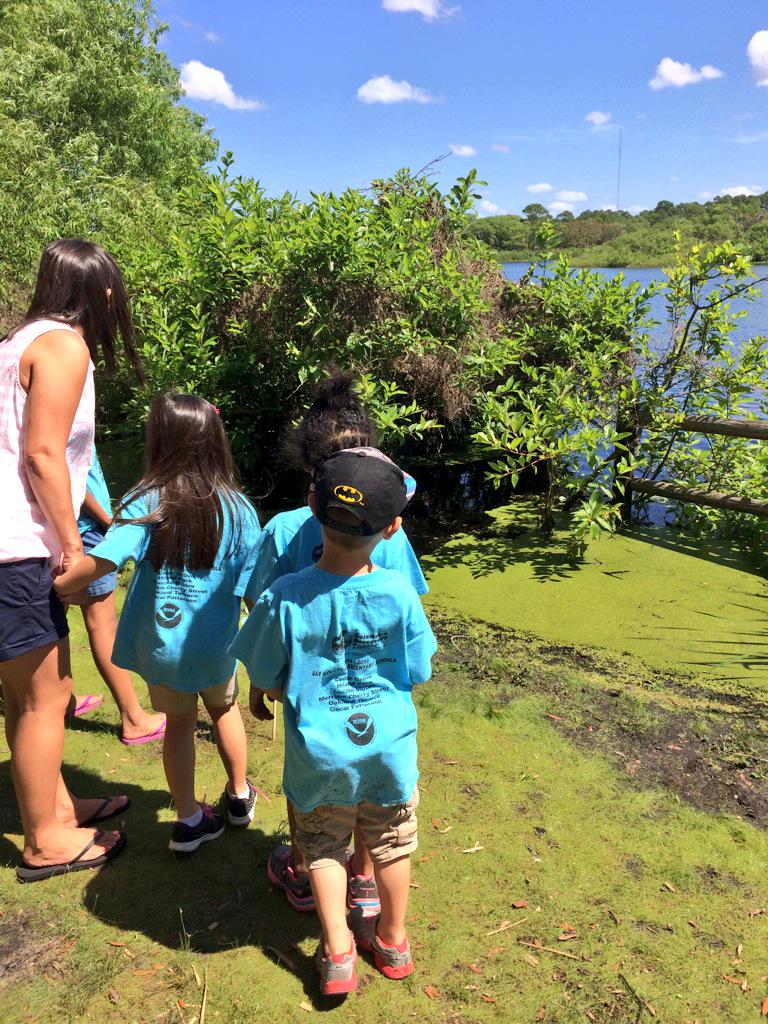 kitnerl's tweet photo. Wonderful field trip. Beautiful weather. Beautiful beach. #discoverycenter  #cherrystreet http://t.co/8vgJ5RKVrh