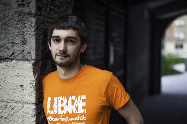 Burdinharresia's tweet photo. Han detenido a Xabat Moran, joven a la espera de sentencia dl juicio #28akLibre. Esta tarde movilización en Santutxu. http://t.co/bSOJCHH9oJ