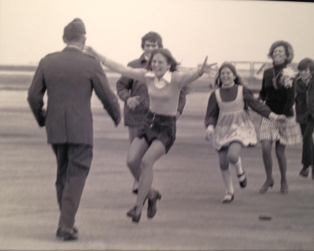 sbeaton2015's tweet photo. This photo is one of my favorites at the Newseum. It evokes utter happiness and joy. #dcskylion http://t.co/ReYh3vCdx9
