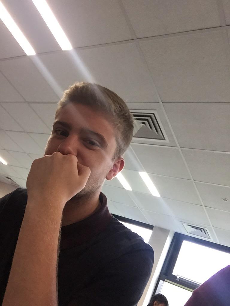 ExcitingTom's tweet photo. When you see Ya best mates bird you've just shagged http://t.co/rLKhz3sd6x