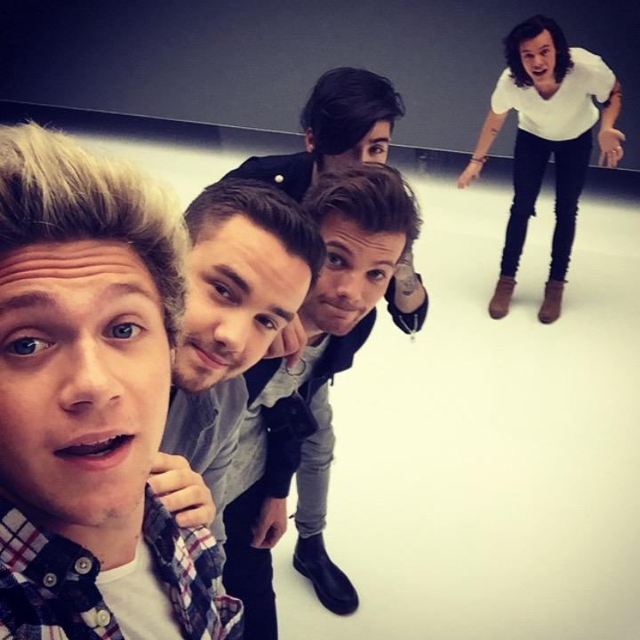 zaynsguccii's tweet photo. NB SHOULD KNOW THAT HE WILL NEVER REPLACE THE BOYS. 

#ReplaceThis http://t.co/R3wezMbmMP